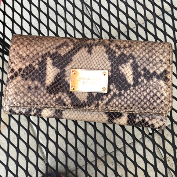 Michael Kors Handbags - Michael Kors wallet